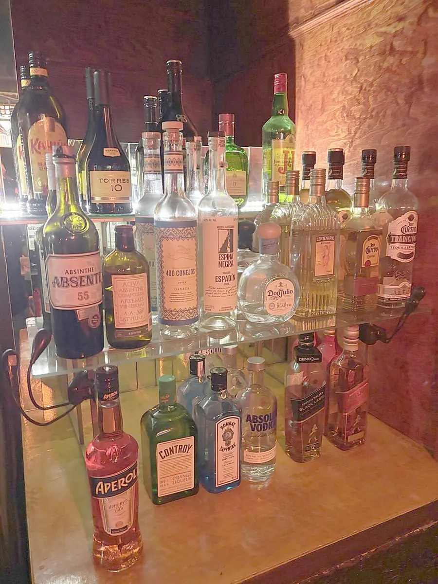 Bar à spiritueux Rouge Bohème