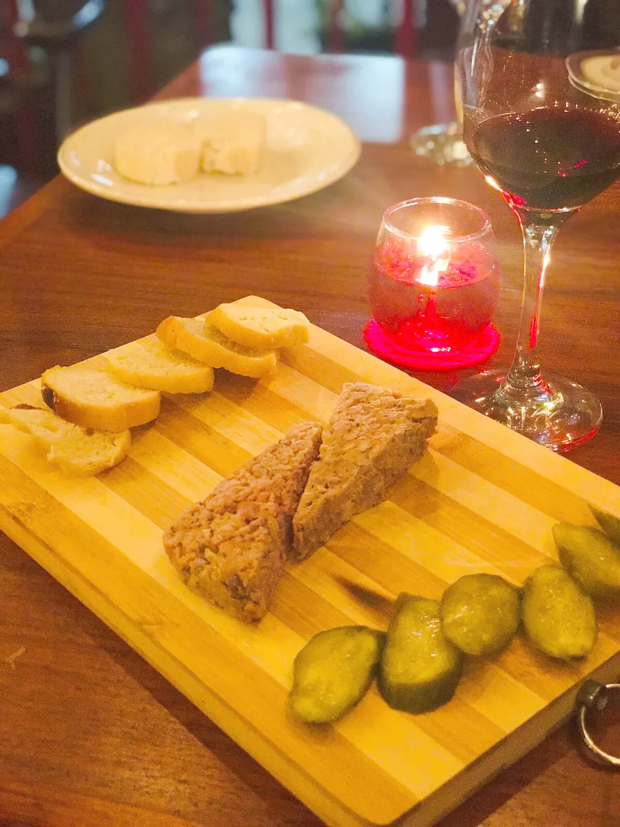 Pâté maison et ses cornichons
